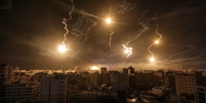 In Nord-Gaza greift die israelische Armee mehrere Hamast-Stützpunkte mit Luftangriffen an. Israel-Krieg