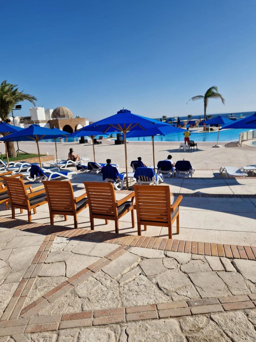 Wer am Swimmingpool im All-Inclusive-Hotel den besten Platz will, muss früh aufstehen.