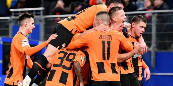Überraschend setzte sich Donezk im Hamburger Volksparkstadion gegen den FC Barcelona durch. Überraschend setzte sich Donezk im Hamburger Volksparkstadion gegen den FC Barcelona durch.