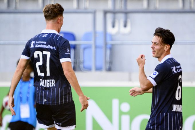Ardon Jashari (r.) vom FC Luzern jubelt nach seinem Führungstreffer. FC Luzern