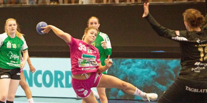 Die Spono Eagles verloren am Samstag, 7. Oktober 2023, in St.Gallen gegen den LC Brühl mit 26:31. Nora Snedkerud mit vier persönlichen Treffern.