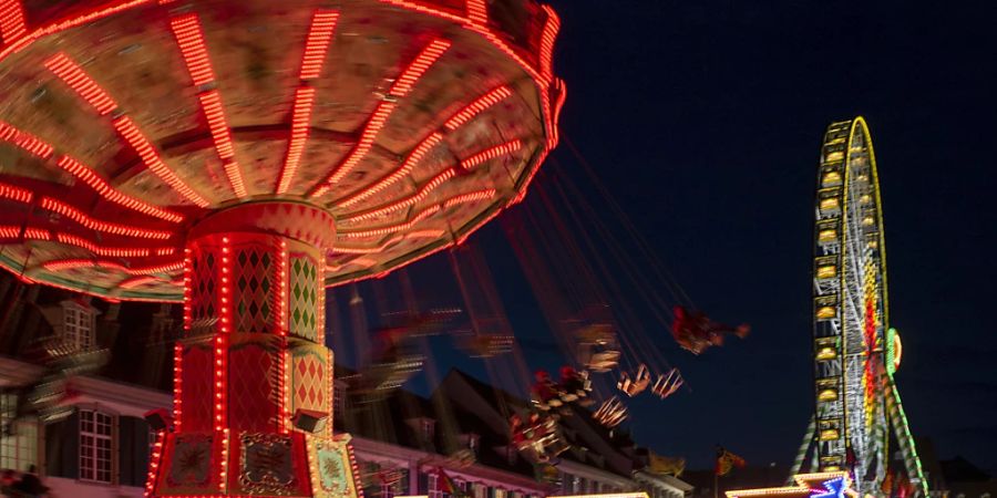 So sah es an der letztjährigen Ausgabe der Basler Herbstmesse aus. Wie immer steht auch dieses Jahr das Riesenrad auf dem Münsterplatz. (Archivbild)