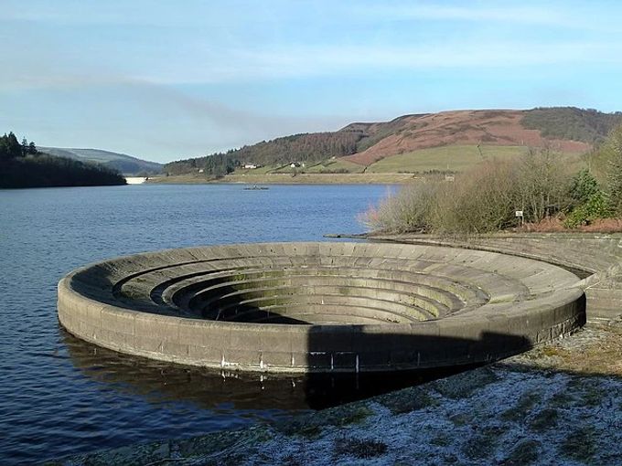 Bowerch Dieser englische See hat ein Loch | Nau.ch