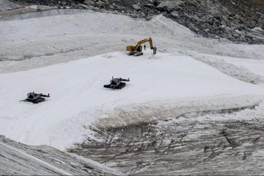 Die Bilder von Baggern am Theodulgletscher sorgen für Empörung.