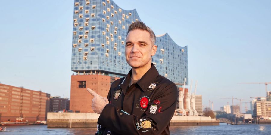 Robbie Williams gibt anlässlich der Feier seiner 25-jährigen Solo-Karriere ein Konzert in der Elbphilharmonie.