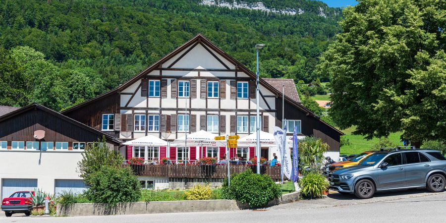 Das Hotel Restaurant Alpenblick an der Schürchenstrasse 1 in Wolfisberg.