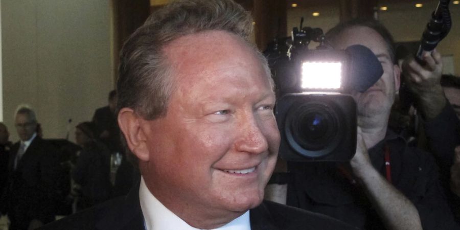 Andrew Forrest mit Kamera Ukraine Krieg