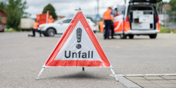 Unfall (Symbolbild) verkehrsunfall mönchaltorf