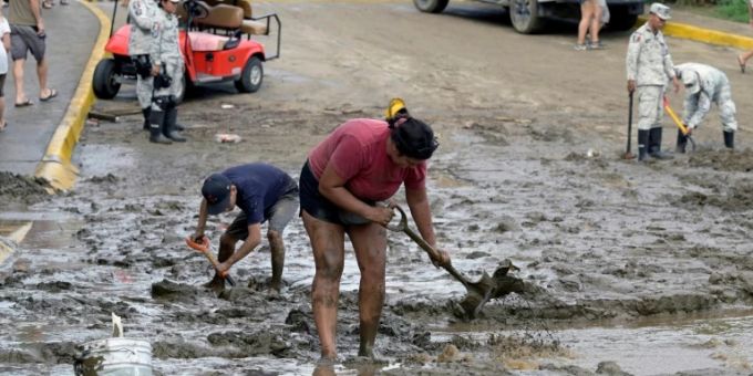 Aufräumarbeiten in Nayarit nach Durchzug von «Roslyn» Aufräumarbeiten in Nayarit nach Durchzug von «Roslyn»