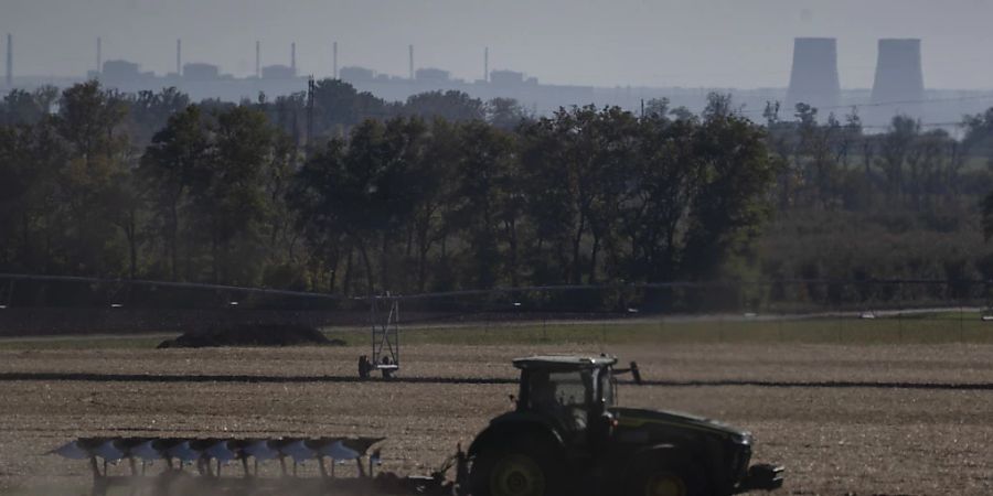 ARCHIV – Das Atomkraftwerk Saporischschja ist bereits mehrfach unter Beschuss geraten. Foto: Leo Correa/AP/dpa