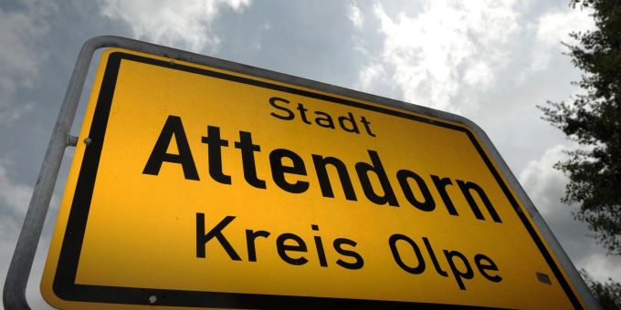 Im nordrhein-westfälischen Attendorn soll ein Mädchen nahezu sein gesamtes Leben lang festgehalten worden sein. Im nordrhein-westfälischen Attendorn soll ein Mädchen nahezu sein gesamtes Leben lang festgehalten worden sein.