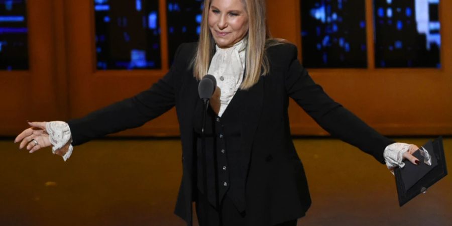 Sängerin, Schauspielerin und Regisseurin Barbra Streisand (80) will ihre lang erwarteten Memoiren im November veröffentlichten. Der Hollywood-Star gab den Titel «My Name Is Barbra» und das Erscheinungsdatum (7. November) am Dienstag (Ortszeit) auf Twitter bekannt. (Archivbild)