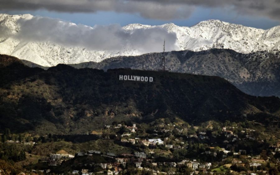 Auch dem Hollywood-Sign ist der Schnee ungewöhnlich nahe gekommen