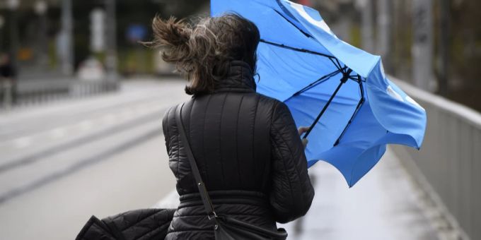 Das Wetter in der Schweiz bleibt stürmisch und kalt. wetter schweiz