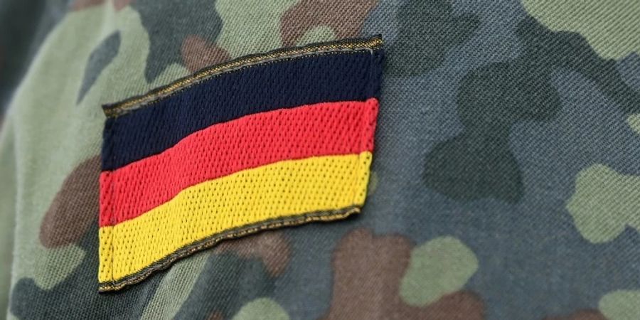 Flagge auf einer Bundeswehruniform