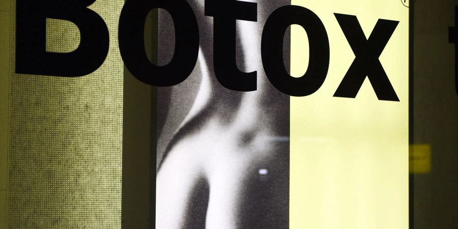 Botox kommt nicht nur im Kampf gegen Falten zum Einsatz, es soll auch beim Abnehmen helfen. Doch das RKI meldet nun 27 Vergiftungsfälle nach solchen Magen-Behandlungen.