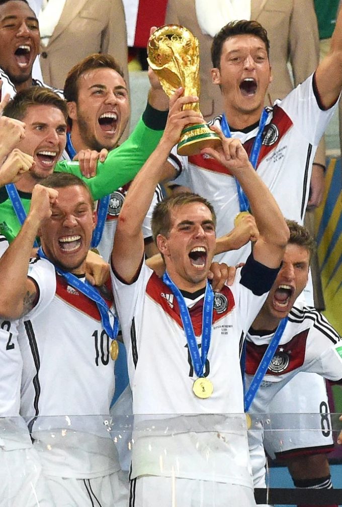 Das Karriere-Highlight von Mesut Özil: Der Weltmeister-Titel mit Deutschland 2014. Mesut Özil