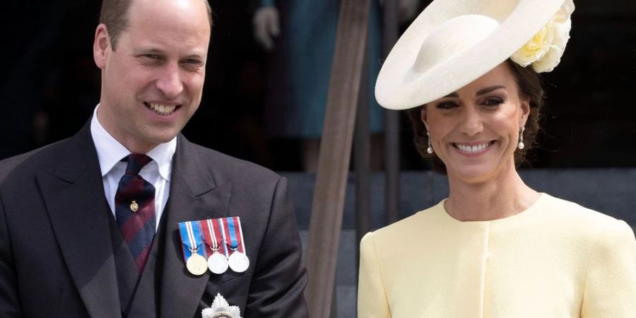 William und Kate sind jetzt auch hochoffiziell der Prinz und die Prinzessin von Wales.