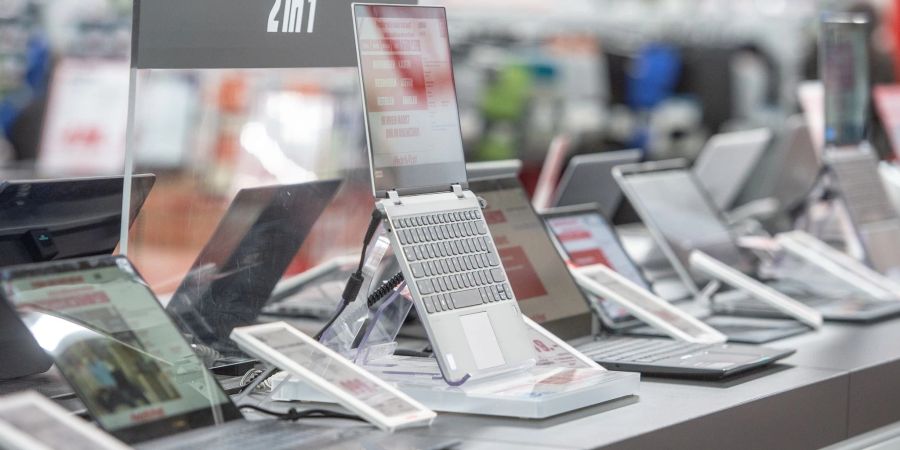 Mit Beginn der Corona-Pandemie erlebte der Elektronik-Markt einen regelrechten Boom. Doch inzwischen haben Verbraucherinnen und Verbraucher wieder viele andere Möglichkeiten, ihr Geld auszugeben.