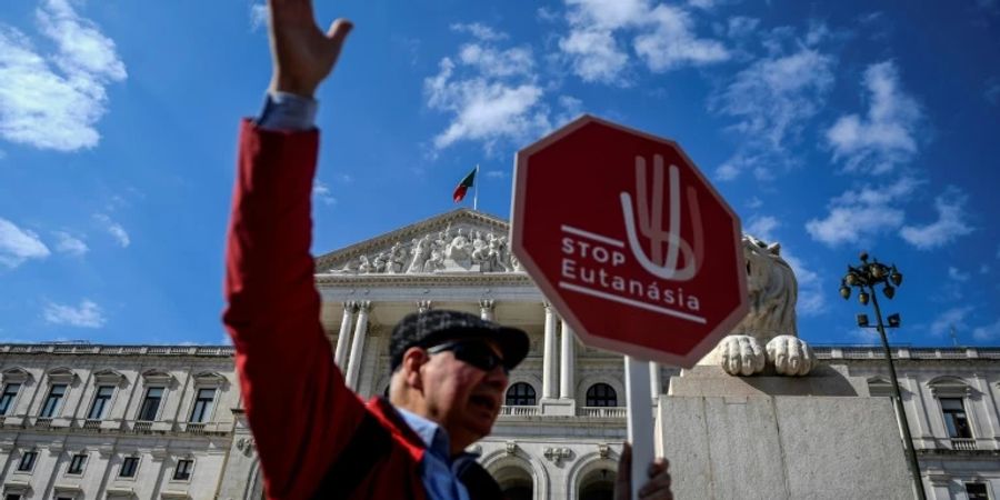 Protest gegen Sterbehilfe in Lissabon