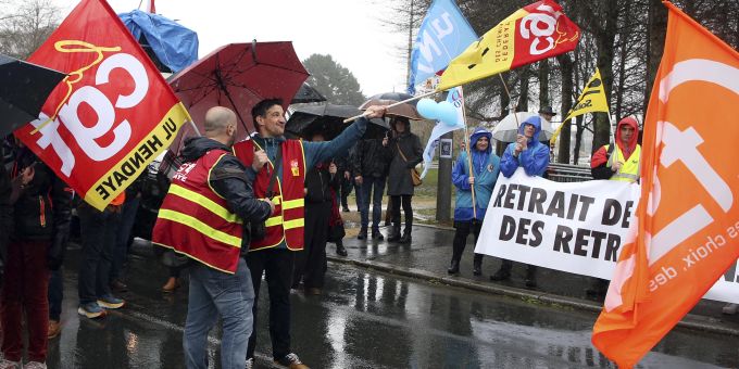 Im Streit um die Rentenpläne der französischen Regierung haben die Gewerkschaften am Samstag erneut zu Protesten mobilisiert. . (AP Photo/Bob Edme) France Pension Protests