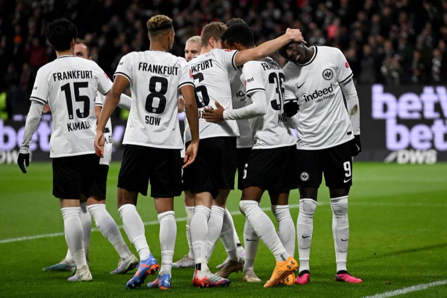 ... und Frankfurt (38 Punkte) auf Platz sechs sind im Meisterrennen mit dabei.