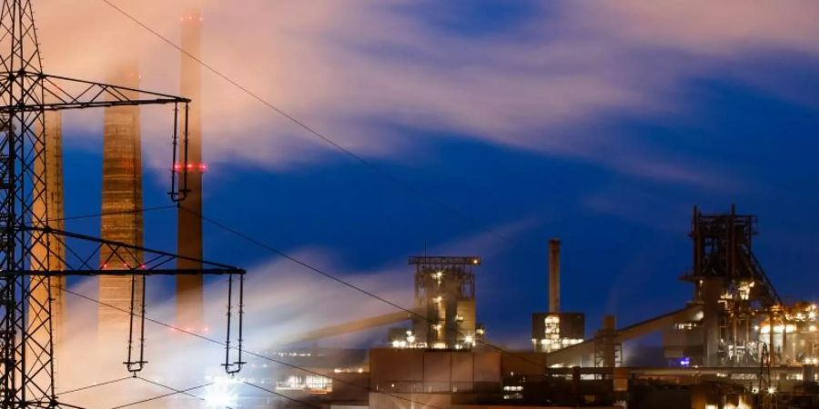 Der Staat greift dem Stahlgiganten ThyssenKrupp unter die Arme. Foto: Marcel Kusch/dpa