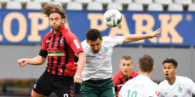 Bremen (hier mit Milos Veljkovic) gewinnt in Freiburg mit 1:0. SV Werder Bremen
