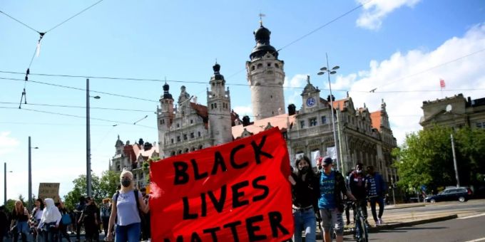 Amnesty fordert mehr Schutz vor Rassismus in Deutschland. Amnesty International