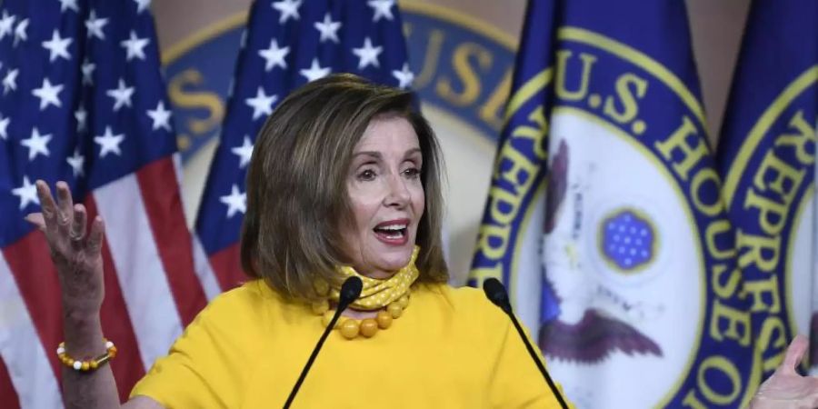 Nancy Pelosi, die Vorsitzende des US-Abgeordnetenhauses, spricht bei einer Pressekonferenz auf dem Capitol Hill. Foto: Susan Walsh/AP/dpa