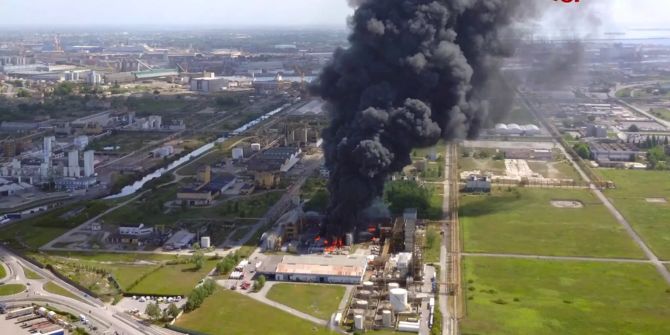 Explosion in Chemiefabrik in Venedig