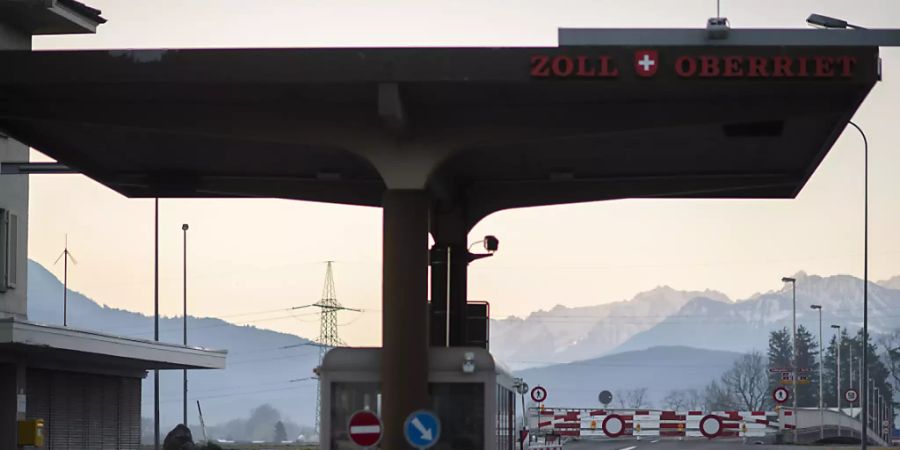 Die Grenze zwischen Oberriet und Meiningen in Österreich: Schon Anfang Juli soll die Reisefreiheit und Personenfreizügigkeit im gesamten Schengen-Raum wieder hergestellt sein. (Archivbild)