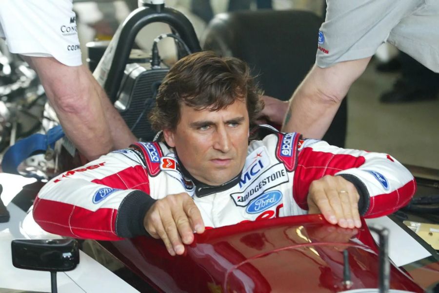 Alex Zanardi bei seinem CART-Showrun auf dem Lausitzring 2003. Jahre zuvor hatte er bei einem Unfall dort beide Beine verloren.Zwei