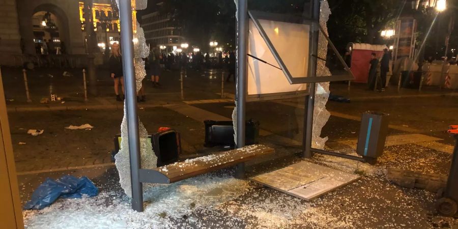 Nach Krawallen auf Frankfurter Opernplatz