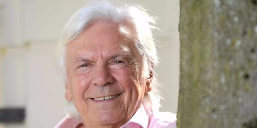 Wird am 23. April 85 Jahre alt: Dieter Kürten, langjähriger Moderator des «Aktuellen Sportstudios» im ZDF. Foto: Arne Dedert/dpa