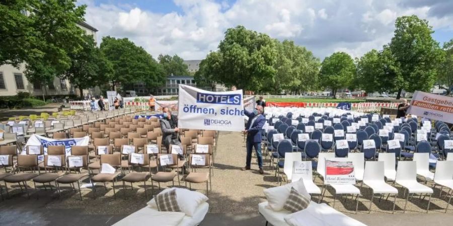 Mit Demos wie hier in Mainz hat das Hotel- und Gaststättengewerbe zuletzt auf seine angespannte wirtschaftliche Lage aufmerksam gemacht. Foto: Andreas Arnold/dpa