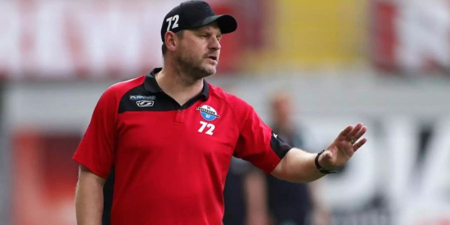 Wünscht sich einen starken Abschied auf der ersten Liga: Paderborns Trainer Steffen Baumgart. Foto: Friedemann Vogel/EPA/Pool/dpa