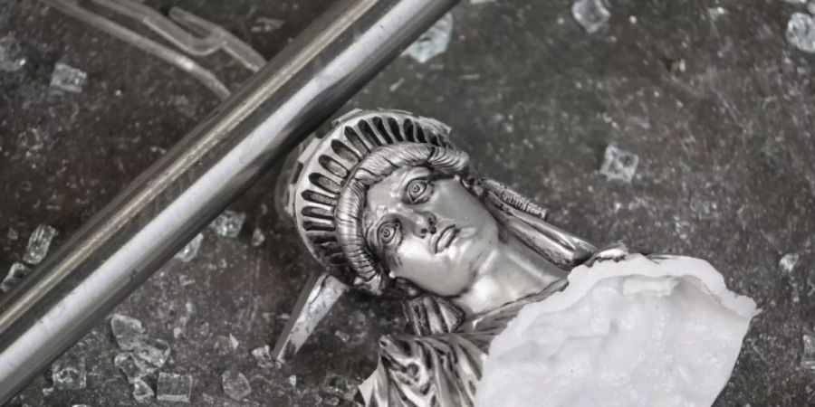 Geplünderter Souvenir-Laden in New York