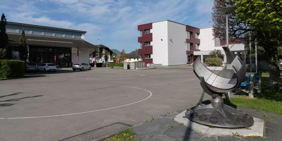 Schulhaus in Wangen (SZ).