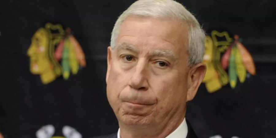 John McDonough, Präsident der Chicago Blackhawks, muss seinen Hut nehmen. Foto: Joe Raymond/AP/dpa