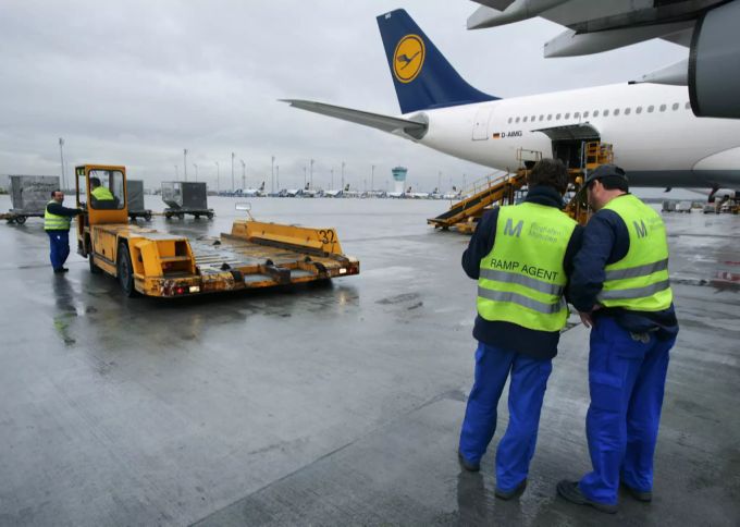 Mitarbeiter einesFlughafens in Deutschland. Flughafen