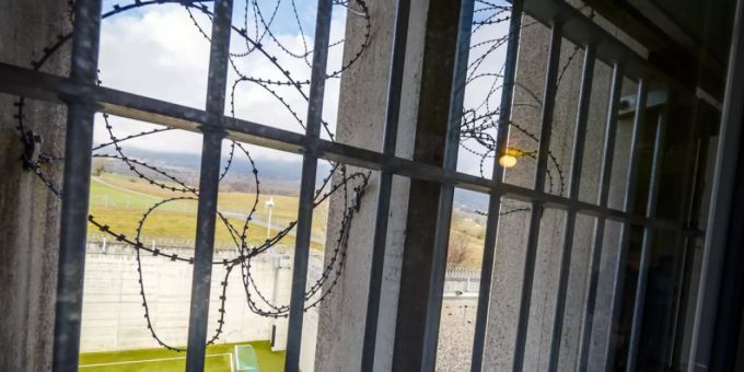 Ende Januar waren in den 100 Justizvollzugseinrichtungen der Schweiz insgesamt 6906 Personen inhaftiert. (Archivbild) Ende Januar waren in den 100 Justizvollzugseinrichtungen der Schweiz insgesamt 6906 Personen inhaftiert. (Archivbild)
