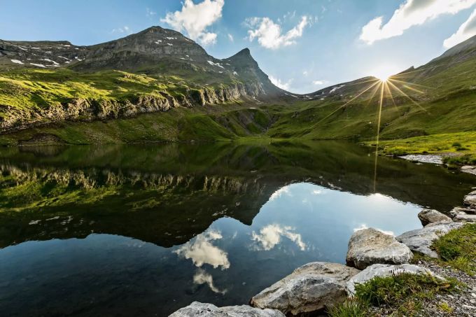 Wie in einem irischen Hochtal: Der Bachalpsee oberhalb von Grindelwald Bachalpsee nahe Grindelwald
