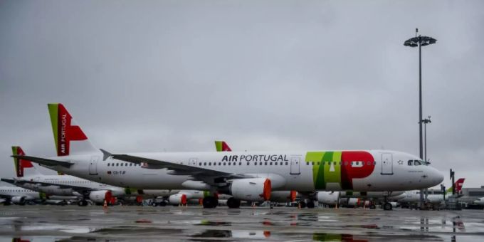 TAP-Maschinen am Flughafen von Lissabon tap sechs