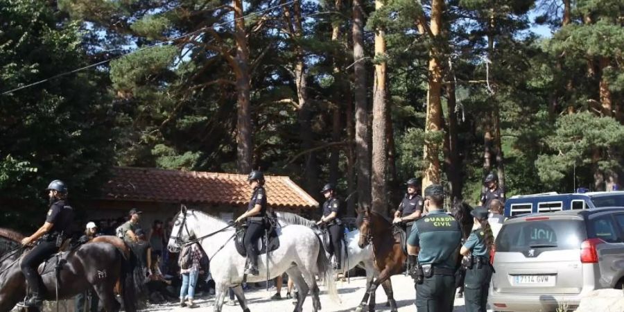 Polizisten und Freiwillige durchkämmen ein Wandergebiet nach Blanca Fernández Ochoa. Foto: Eduardo Parra/Europa Press