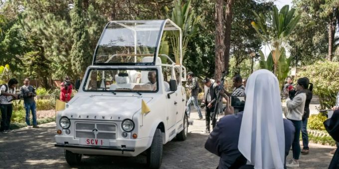 Das madegassische Papamobil Das madegassische Papamobil