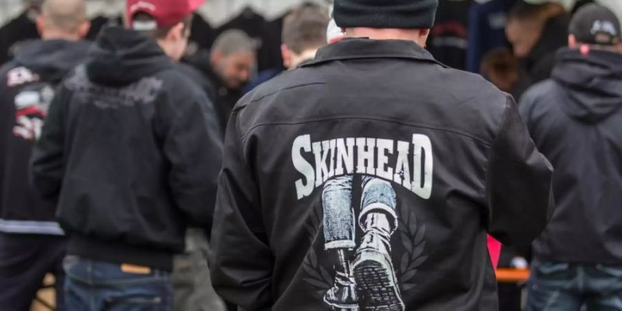 zwei Neonazi konzert