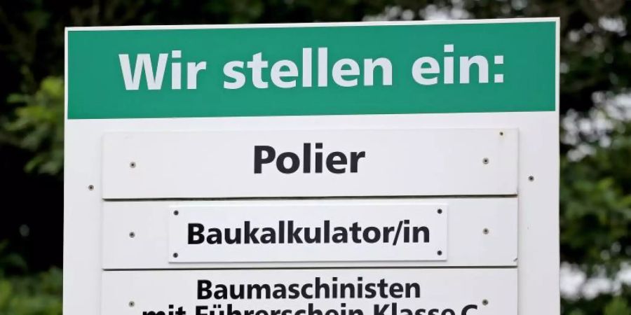 Freie Stellen bei einer Baufirma: Die anhaltende Konjunkturschwäche wirft immer längere Schatten auf den deutschen Arbeitsmarkt. Foto: Jan Woitas
