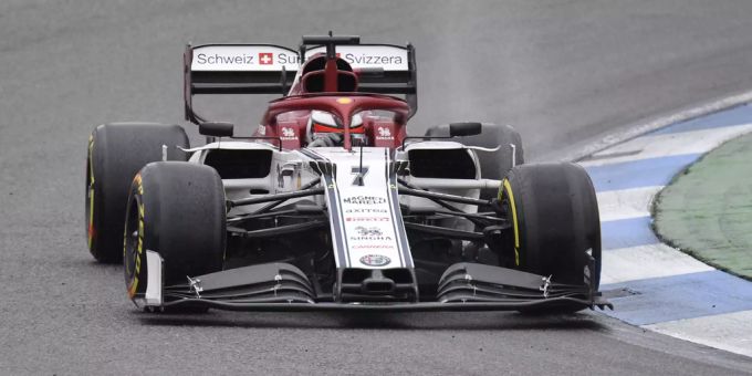 Kimi Räikkönen zeigte in Hockenheim ein gutes Rennen, doch dann wurde er und der zweite Alfa-Sauber-Fahrer mit Strafen belegt. Kimi Räikkönen Alfa Romeo