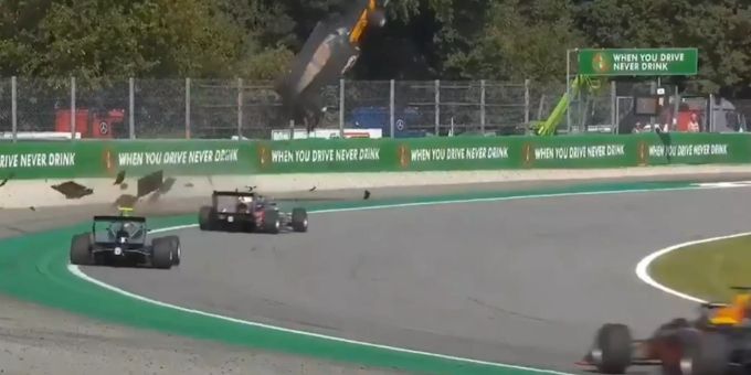 Abflug in Monza - Alex Peroni übersteht Formel-3-Horrorcrash unverletzt